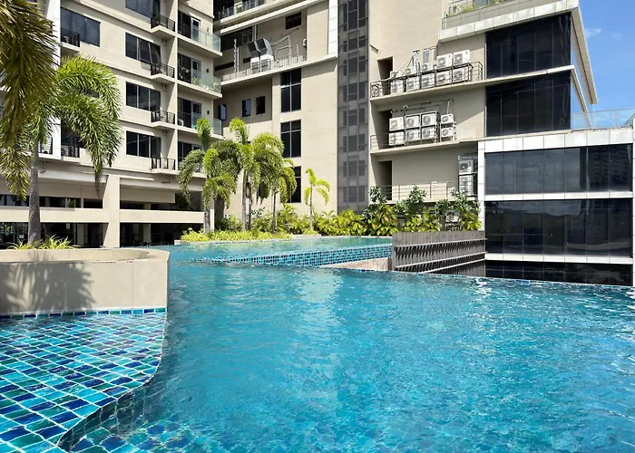 Comfy With Sea & Views At The Heart Of